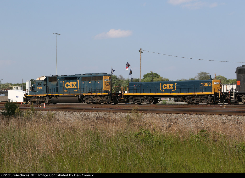 CSXT 2411 & CSXT 1063